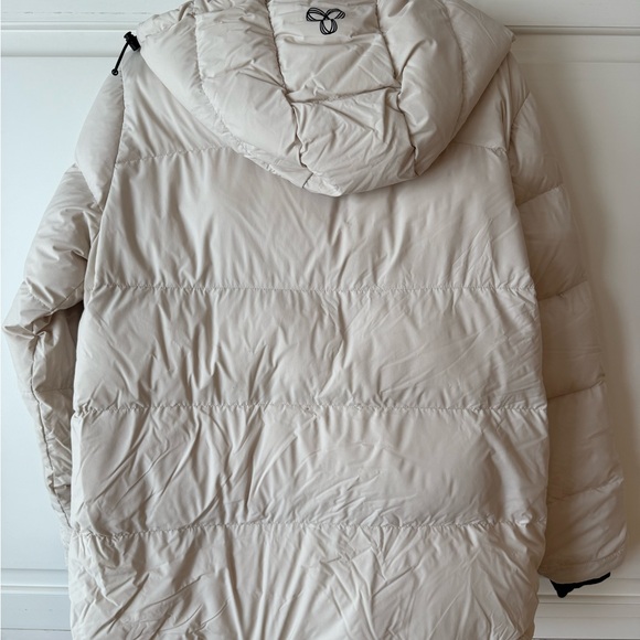 Aritzia Super Puff Jacket in Pearl size M - Picture 6 of 7